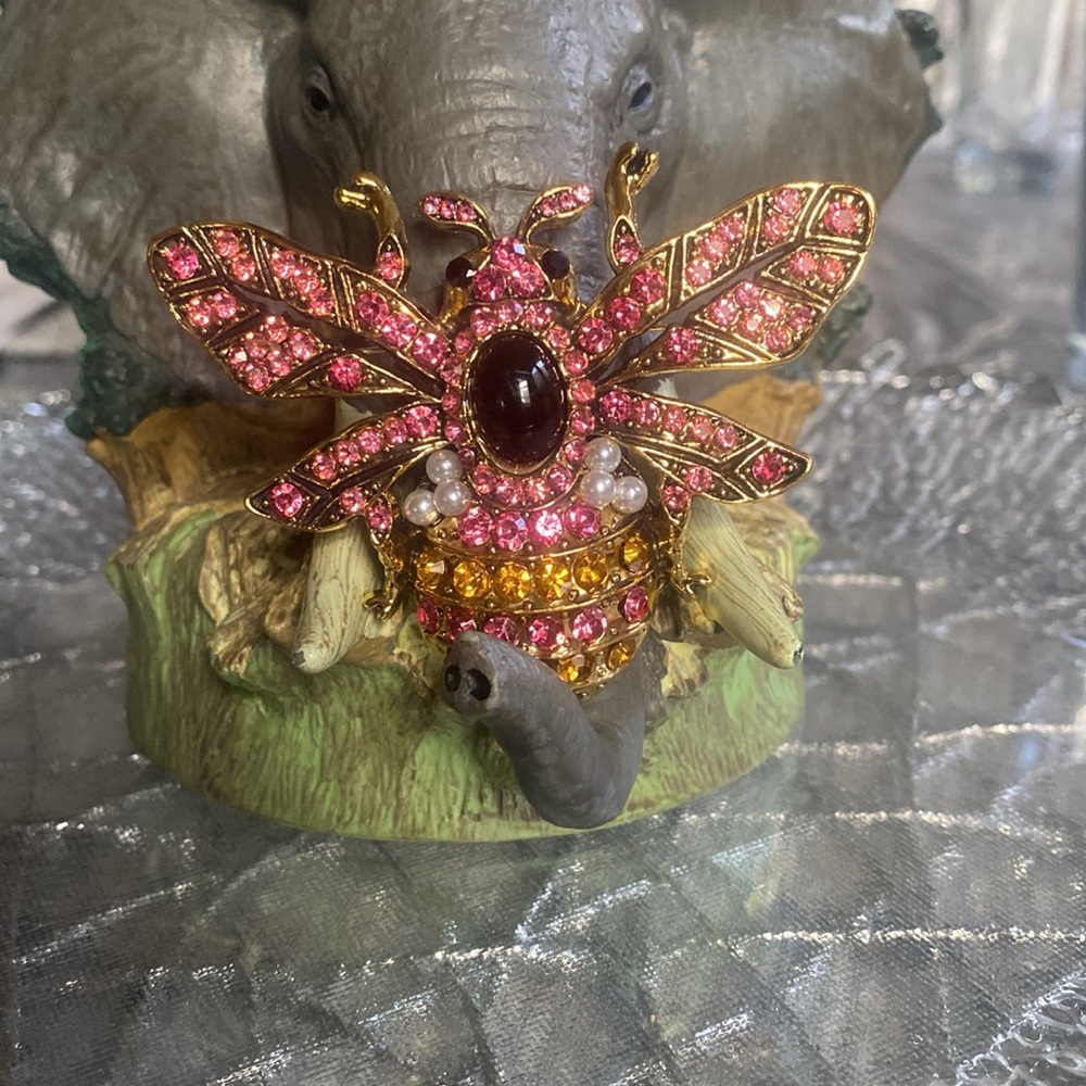Bee-happy! PINK & GOLD Bee Brooch! - Picture 5 of 7